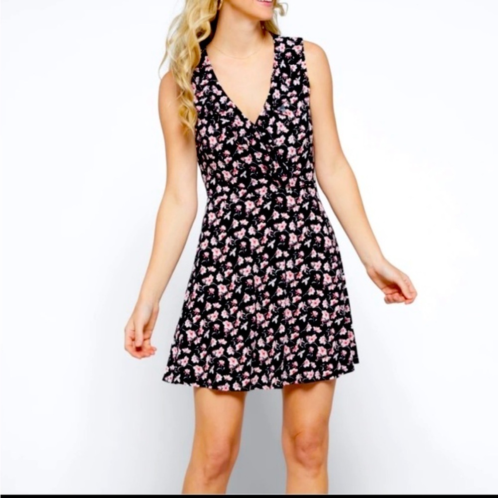 NWT FORTUNE + IVY Black & Pink Paulie Dress with Ruffle neckline, size Small